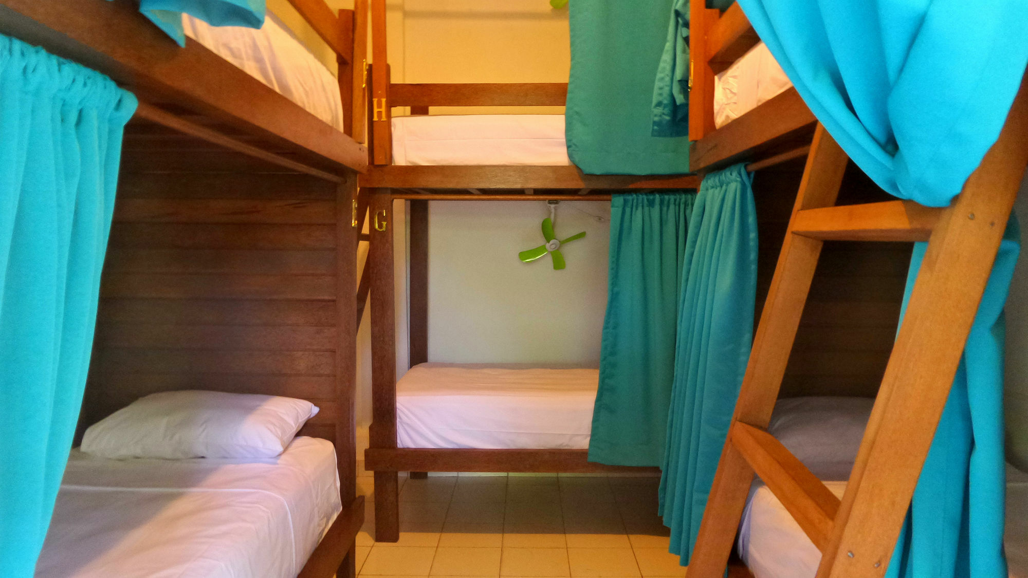 Friendly House Bali Hostel *